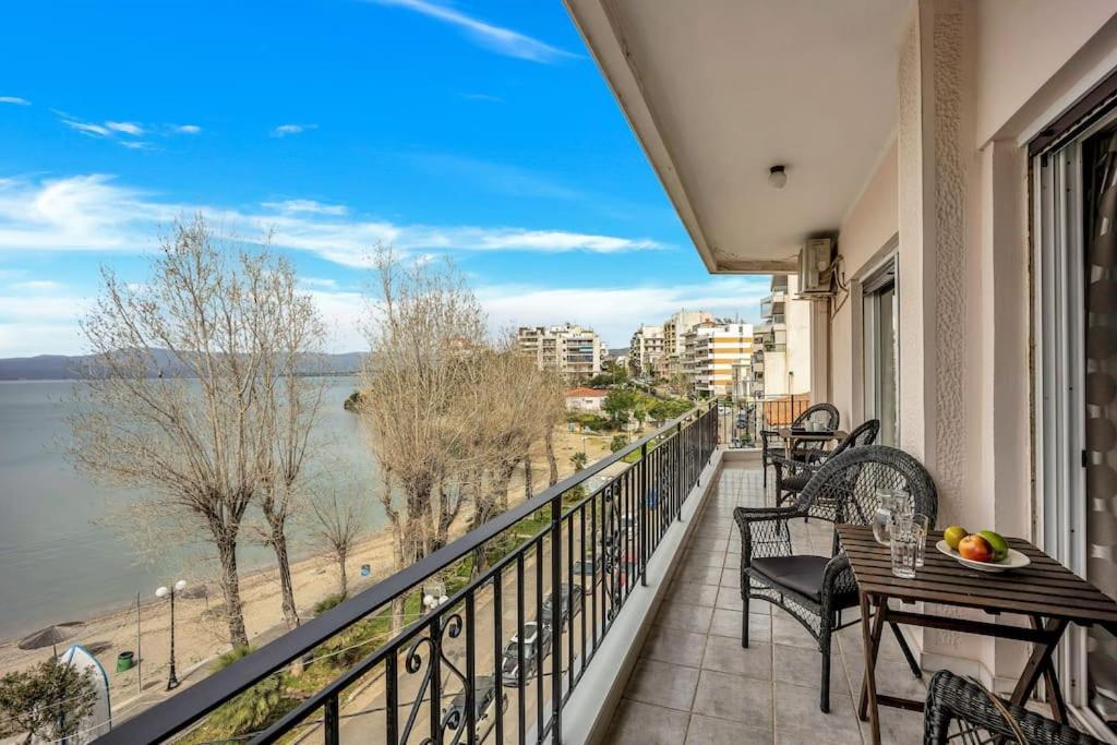 Bright Central Apartment With Splendid Sea View! Chalkís Eksteriør bilde